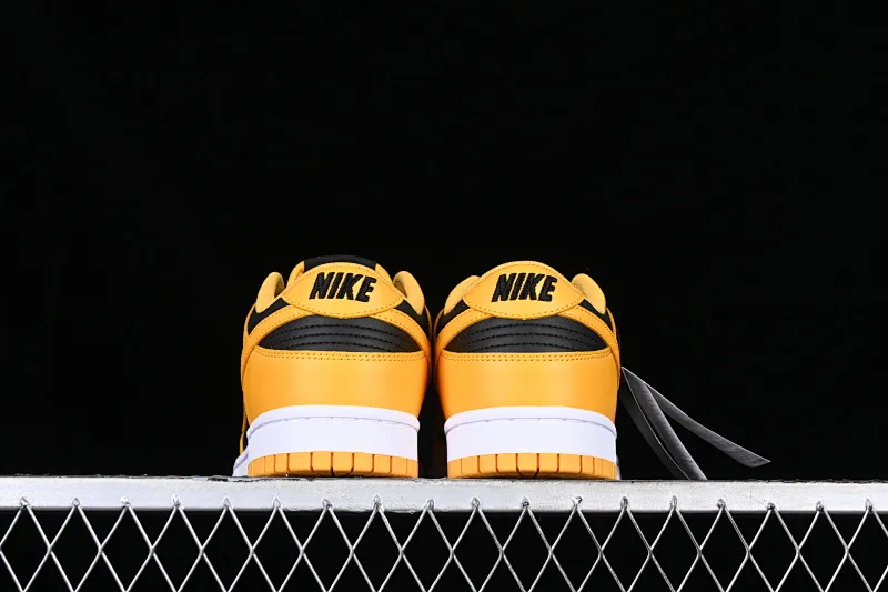 All Categories Nk SB Dunk Series Nk SB Dunk Low Low-top Sneakers Nk Dunk Low "Goldenrod" Black and Yellow University of Iowa SB Smashing Backboard Fashion Casual Sneakers DD1391-004